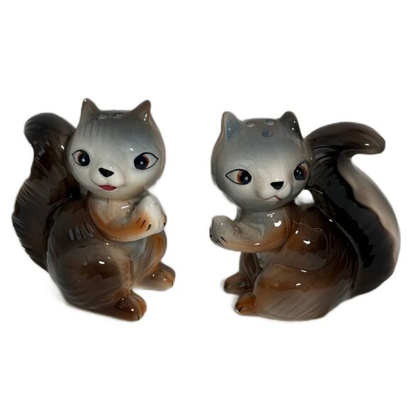 Vintage Lot 2 Squirrel Ceramic Salt Pepper Shakers - Cute Couple & Walnut - Picture 2 of 10